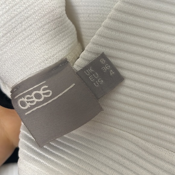 ASOS DESIGN mono tipped ruffle mini dress - Picture 5 of 5